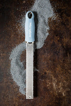 Carica l'immagine nel visualizzatore di Gallery, Grattugia  Premium Sky Blue Zester MICROPLANE