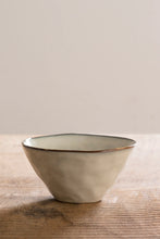 Carica l'immagine nel visualizzatore di Gallery, Bowl Ø14 organic cream DUTCH ROSE