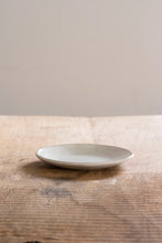 Carica l'immagine nel visualizzatore di Gallery, Piatto piano Ø21.5 organic white DUTCH ROSE