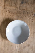 Carica l'immagine nel visualizzatore di Gallery, Piatto fondo Ø23.5 organic white DUTCH ROSE