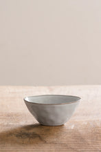 Carica l'immagine nel visualizzatore di Gallery, Bowl Ø11 organic light grey DUTCH ROSE