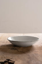 Carica l'immagine nel visualizzatore di Gallery, Piatto fondo Ø23.5 organic light grey DUTCH ROSE