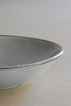 Carica l'immagine nel visualizzatore di Gallery, Piatto fondo Ø23.5 organic light grey DUTCH ROSE