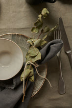 Carica l'immagine nel visualizzatore di Gallery, Piatto piano Ø21.5 organic light grey DUTCH ROSE