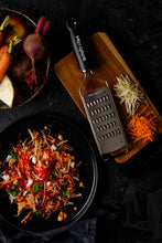 Carica l'immagine nel visualizzatore di Gallery, Grattugia gourmet FINE JULIENNE  MICROPLANE