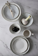 Carica l'immagine nel visualizzatore di Gallery, Piatto piano Ø26,5 organic light grey DUTCH ROSE