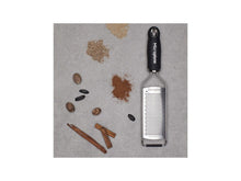 Carica l'immagine nel visualizzatore di Gallery, Grattugia gourmet FINE lame fne  MICROPLANE