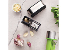 Carica l'immagine nel visualizzatore di Gallery, Schiaccia grattuggia aglio MICROPLANE Garlic Cutter