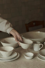 Carica l'immagine nel visualizzatore di Gallery, Bowl Ø14 organic white DUTCH ROSE