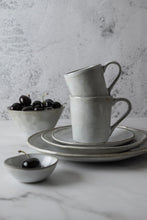 Carica l'immagine nel visualizzatore di Gallery, Bowl Ø14 organic light grey DUTCH ROSE