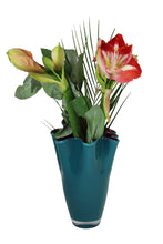 Carica l'immagine nel visualizzatore di Gallery, Vaso fiori in vetro a fazzoletto soffiato a mano bicolore turchese/viola