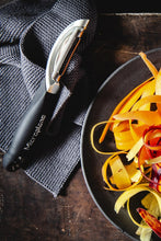 Carica l'immagine nel visualizzatore di Gallery, Pelapatate professionale MICROPLANE