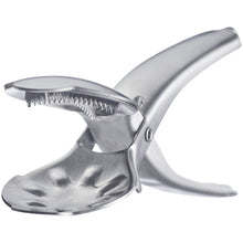 Carica l'immagine nel visualizzatore di Gallery, Tagliacastagne con lama dentata Westmark