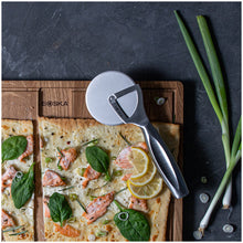 Carica l'immagine nel visualizzatore di Gallery, Rotella tagliapizza inox BOSKA MONACO+