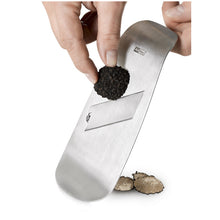 Carica l'immagine nel visualizzatore di Gallery, Tagliatartufi con base in legno AdHoc