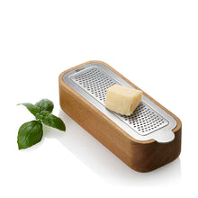Carica l'immagine nel visualizzatore di Gallery, Grattugia taglio fine AdHoc "cutnserve" inox e acacia