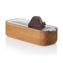 Carica l'immagine nel visualizzatore di Gallery, Grattugia taglio fine AdHoc "cutnserve" inox e acacia