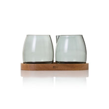 Carica l'immagine nel visualizzatore di Gallery, Set lattiera e zuccheriera in vetro con base in acacia Yuna AdHoc