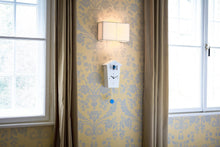 Carica l'immagine nel visualizzatore di Gallery, Orologio a cucu KOOKOO Birdhouse Nero