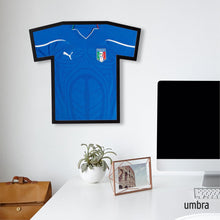 Carica l'immagine nel visualizzatore di Gallery, Cornice da parete per maglietta T-Frame Small Umbra