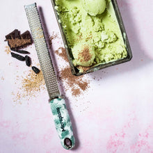 Carica l'immagine nel visualizzatore di Gallery, Grattugia  Premium FUNKY Tropical Zester MICROPLANE