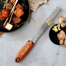 Carica l'immagine nel visualizzatore di Gallery, Grattugia Premium Cinnamon Orange Zester MICROPLANE