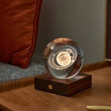 Carica l'immagine nel visualizzatore di Gallery, Lampada ricaricabile cristallo ambrato: Equitazione