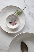 Carica l'immagine nel visualizzatore di Gallery, Piatto piano Ø26,5 organic white DUTCH ROSE
