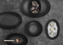 Carica l'immagine nel visualizzatore di Gallery, Ciotola ovale 30x22 Caviar Nero Maxwell Williams