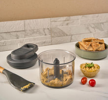 Carica l'immagine nel visualizzatore di Gallery, Tritatutto manuale a corda 3 lame inox 800ml Easy Pull