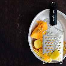 Carica l'immagine nel visualizzatore di Gallery, Grattugia lama spessa XL MICROPLANE