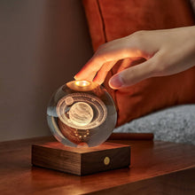 Carica l'immagine nel visualizzatore di Gallery, Lampada ricaricabile cristallo ambrato: Equitazione