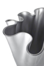 Carica l'immagine nel visualizzatore di Gallery, Vaso fiori in vetro a fazzoletto soffiato a mano argento