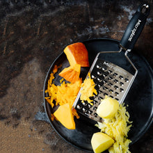 Carica l'immagine nel visualizzatore di Gallery, Grattugia lama spessa XL MICROPLANE