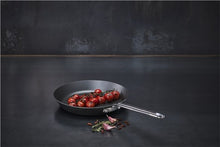 Carica l'immagine nel visualizzatore di Gallery, Padella in ferro SCANPAN Black Iron Ø26