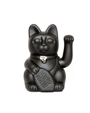 Carica l'immagine nel visualizzatore di Gallery, Gatto portafortuna Maneki Neko h15 Nero "Evita la sfortuna. Attrae la felicità"