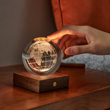 Carica l'immagine nel visualizzatore di Gallery, Lampada ricaricabile ambrato: Globo terrestre
