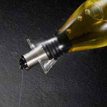 Carica l'immagine nel visualizzatore di Gallery, Cole & Mason Haverhill Oil and Vinegar Flow control pourer, oliera o acetiera 21 cm, 400 ml