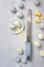 Carica l'immagine nel visualizzatore di Gallery, Grattugia  Premium Sky Blue Zester MICROPLANE