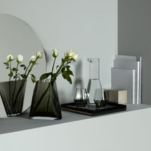 Carica l'immagine nel visualizzatore di Gallery, Vaso per fiori Nude Inca Fumo h20