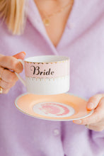 Carica l'immagine nel visualizzatore di Gallery, Tazza da the con piattino Yvonne Ellen Bride