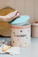 Carica l'immagine nel visualizzatore di Gallery, Barattolo portabiscotti Calories Yvonne Ellen