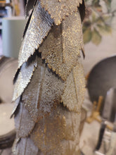 Carica l'immagine nel visualizzatore di Gallery, Albero di Natale in metallo argento e oro 49.5 cm