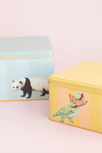 Carica l'immagine nel visualizzatore di Gallery, Scatola latta rettangolare  YELLOW PARROT Yvonne Ellen