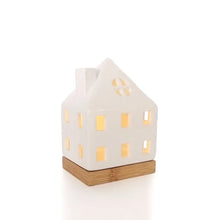 Carica l'immagine nel visualizzatore di Gallery, Casetta portacandele in ceramica h 17 cm