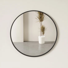 Carica l'immagine nel visualizzatore di Gallery, Specchio da parete Hub Wall Mirror tondo Ø61 cm