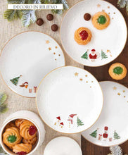 Carica l'immagine nel visualizzatore di Gallery, Set 2 piattini dessert in porcellana con decoro a rilievo pupazzo di neve e babbo natale LET IT SNOW
