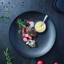 Carica l'immagine nel visualizzatore di Gallery, Piatto chef Ø28 Caviar Nero Maxwell Williams