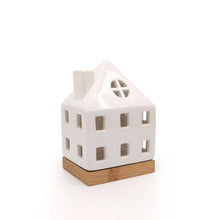 Carica l'immagine nel visualizzatore di Gallery, Casetta portacandele in ceramica h 17 cm