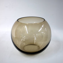Carica l'immagine nel visualizzatore di Gallery, Vaso in vetro tondo liscio ambra Ø20